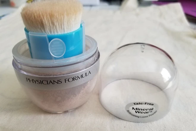 Sunscreen: The powerful assistant is both sunscreen and the skin color for her oily skin this summer