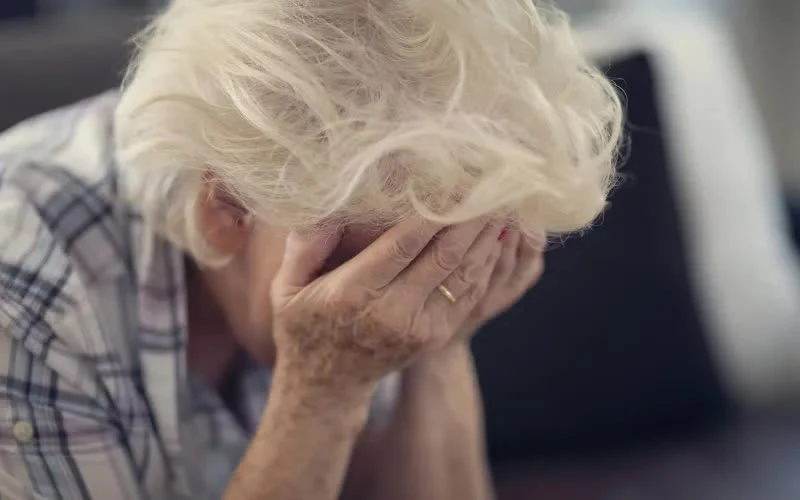 What are the causes of easy gray hair?