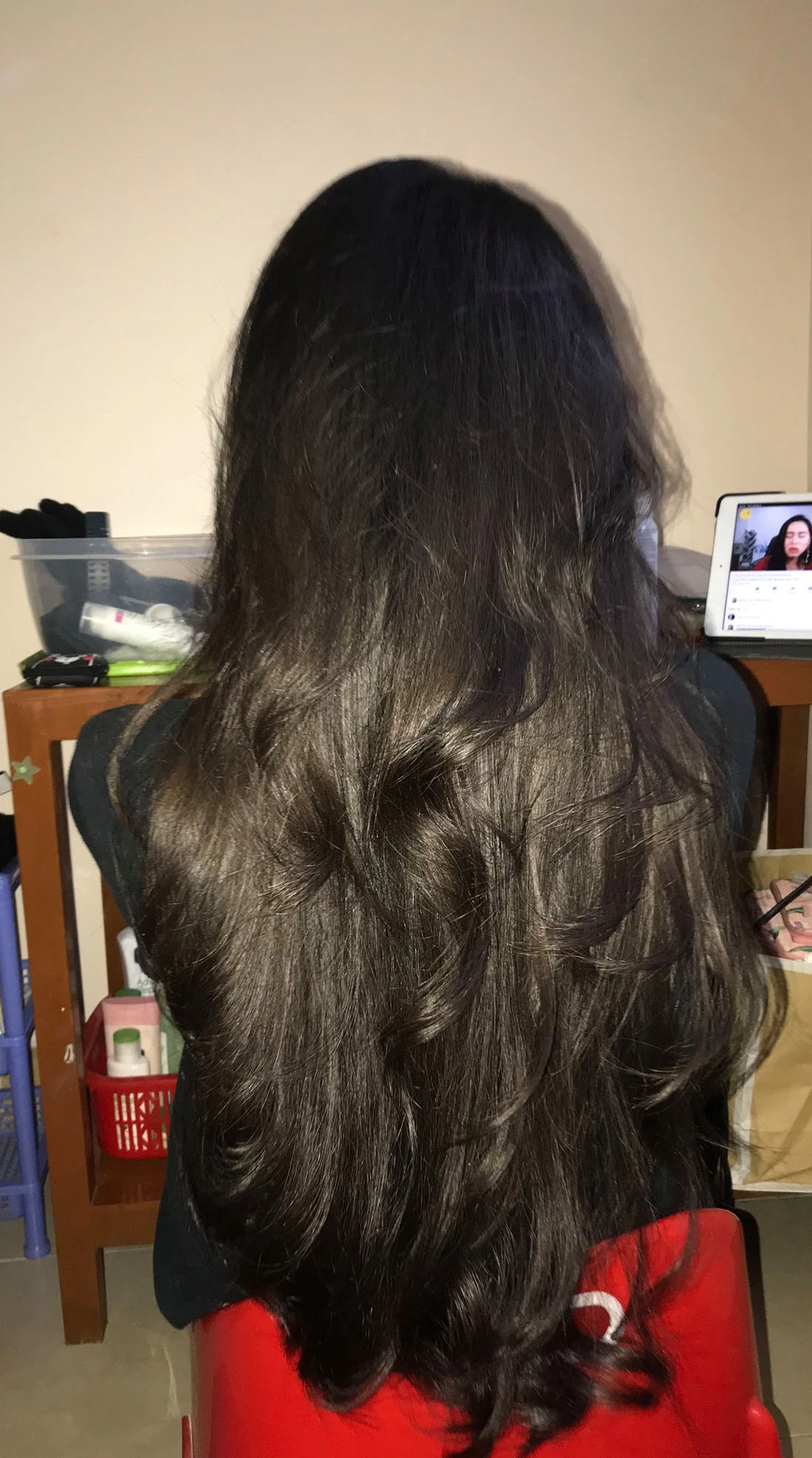 For strong bobbing hair, she only needs 3 simple tips at home