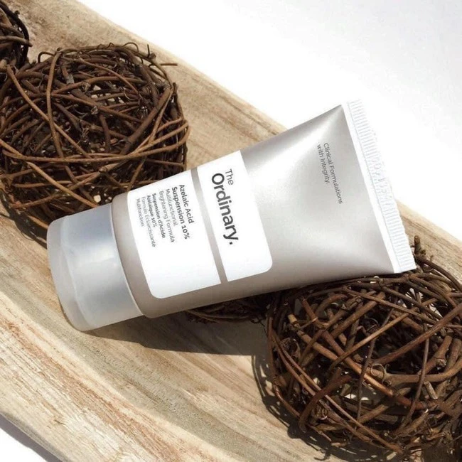 The dermatologist advised women to buy 5 '' 'herbal medicine' 'acne treatment, priced below 400k that helped the skin to "change life"