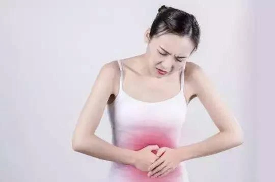 Thinking stomach pain, the girl did not expect to almost lose her life because of the ovarian royal cysts: Warning for women or abdominal pain