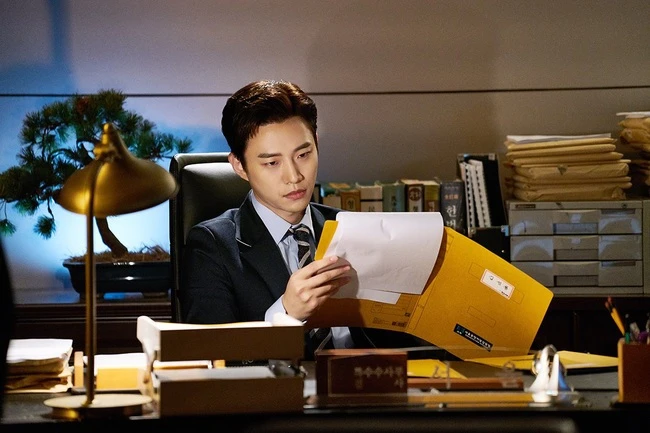 Want to quit his job because his boss is too ... easy