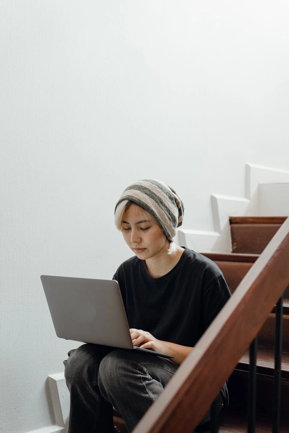 What do office workers do when it is difficult to integrate in a new working environment?