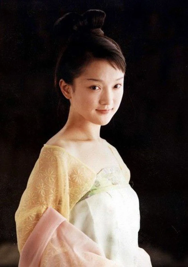 The beautiful princess "tilted the water into" with a creepy skin care, people looking at just want to ... vomit