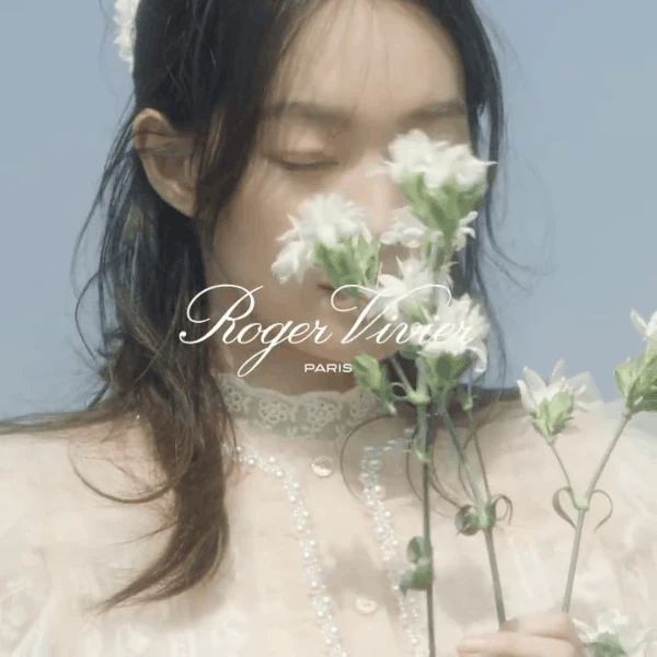 Shin Min Ah was dubbed the "beauty without age" thanks to a special way to wash her face with gauze