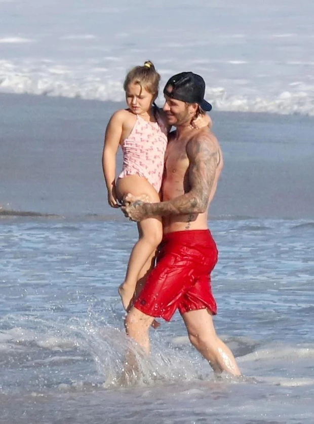 The title "The most stubborn parents" must belong to Beckham and his wife, the reputation newspaper commented "do not know how to raise children" but still obstinate like this