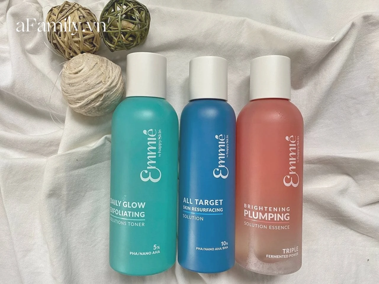 Review 3 sets of toner "water god": help prevent aging and brighten the skin that every girl needs