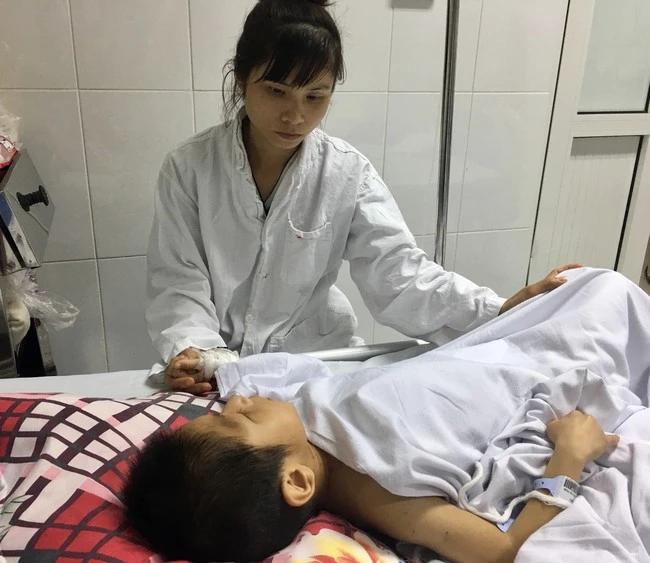 9 -year -old boy, cerebral palsy was pitifully bitten by domestic dogs: Scratching all over the body, crushing the genitals