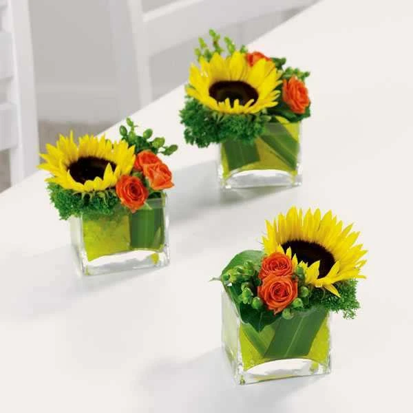 Good summer with 6 beautiful sunflower flower arrangements