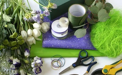 Instructions on how to arrange beautiful white flowers shimmering