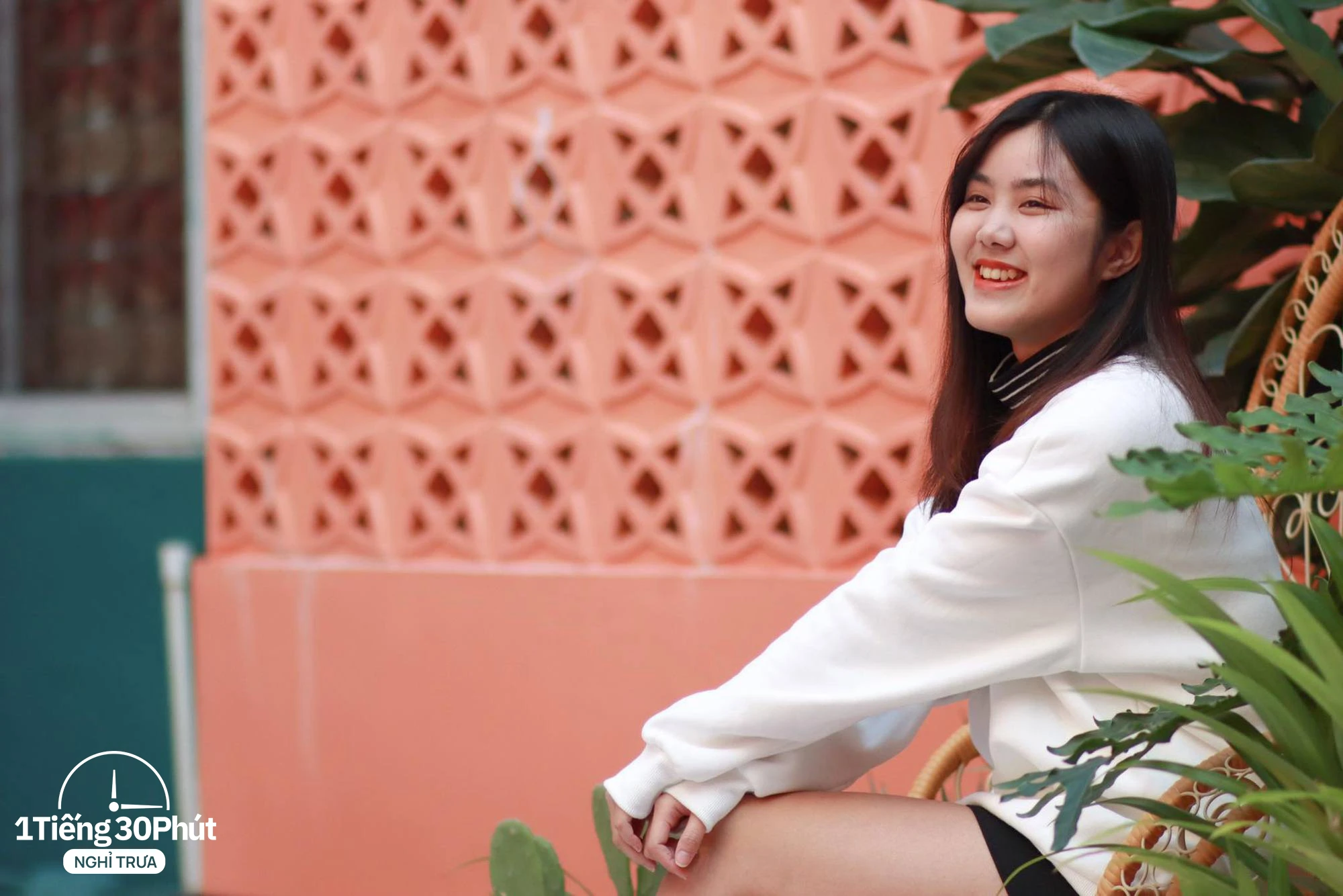 Two office workers in Hanoi spent their own homestay rental money to "hug the laptop" to work: "Change the view to help me make the productivity more", but the money also costs a lot