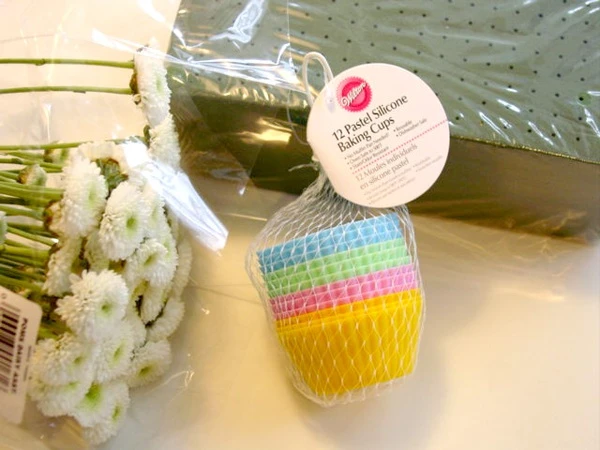 Lovely flower arrangement of cupcake