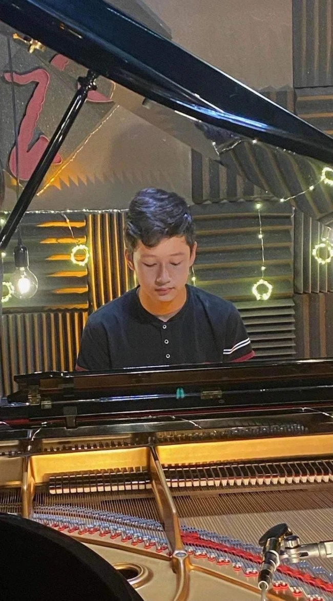 The eldest son of Jennifer Pham: is the valedictorian of high school, beat the melancholy piano, but this personality is what makes parents most proud
