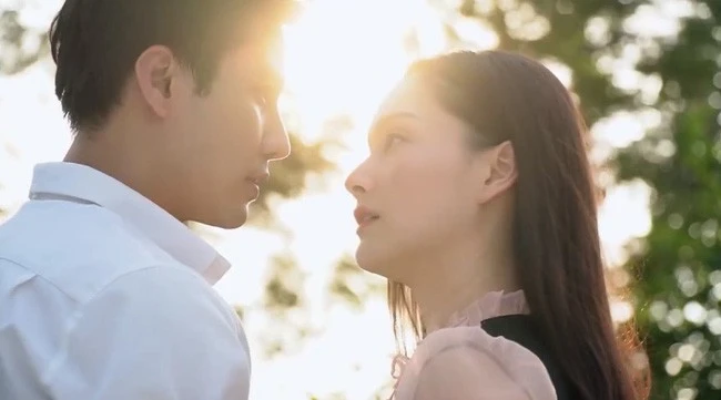 Being criticized in "the bride order", Lan Phuong responded: Being praised for young, prettier than previous movies, in real life, it was mistaken as two years old