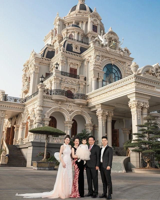Not a high -class penthouse, the giants of the North likes to spend money to build a castle and the famous inside must be "inch of golden wood"