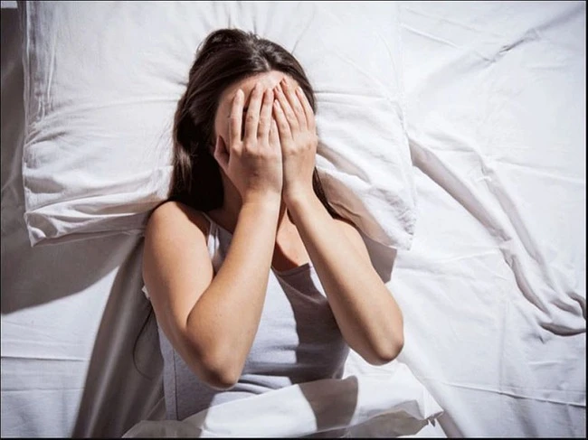 The 12 -year -old daughter still slept with her father, in the middle of the night, the incident happened unexpectedly, the father immediately separated the room