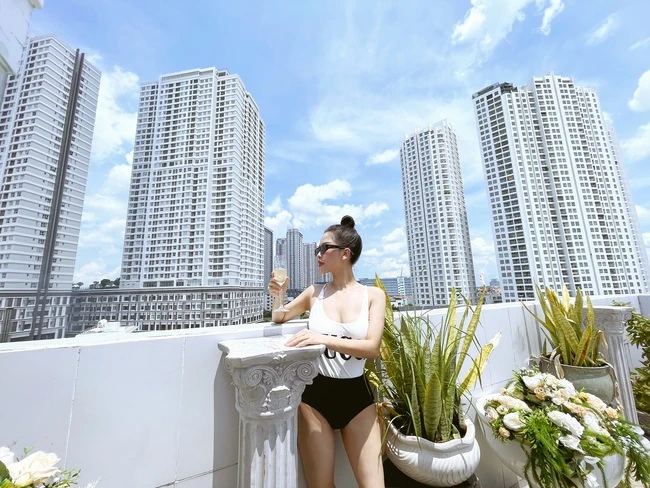 Hot mom Trang Pilla - Sister -in -law Bao Thy showed off her body "fiery" despite having given birth twice, but the people were only busy rubbing the swimming pool to view the rooftop