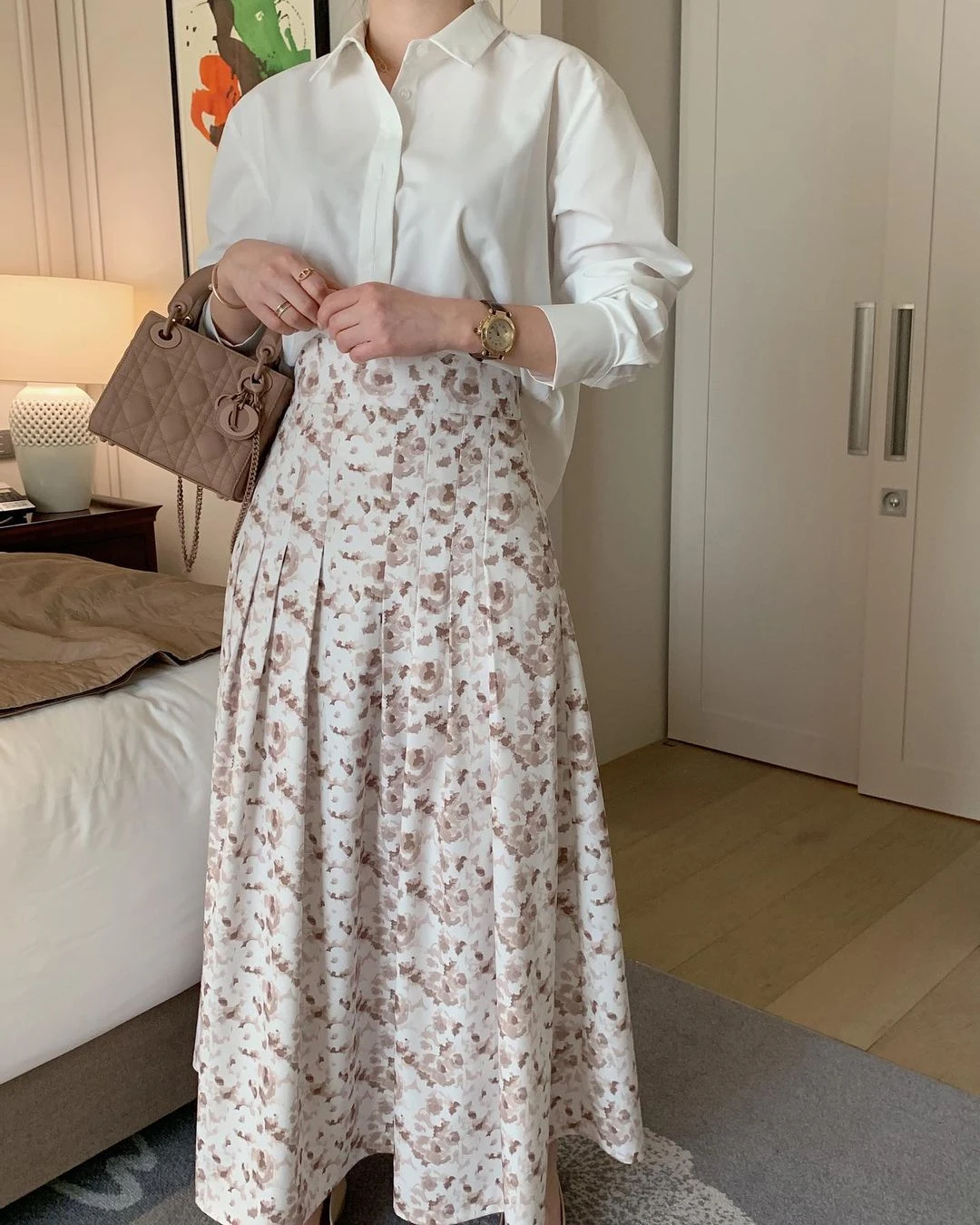 Learning Korean girls wearing long skirts spread: looks pretty but also covers her big calf