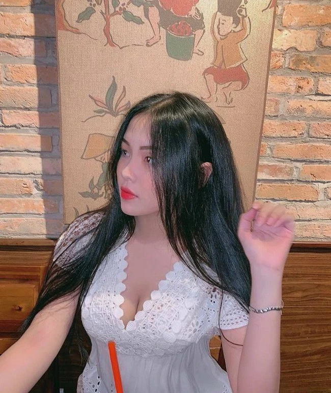The female student stands out with the measurement of 91-64-96 of Binh Hung Hoa High School: I am not afraid of my life because they don't raise me!