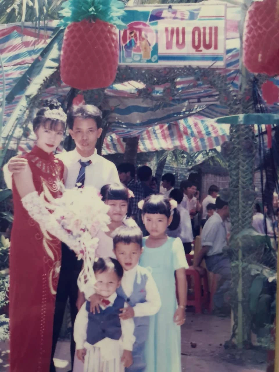 Love story of "An Giang land": Rich Kid wedding 24 years ago, the bride wore up to 10 wedding dresses, photos of 5 albums