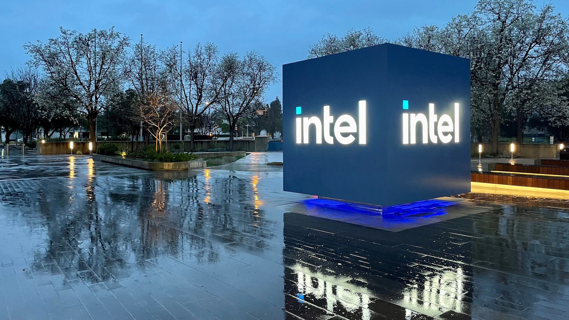 Intel hứa hẹn những thay đổi sâu rộng để chống lại sự đình trệ với chiến lược mới của Foundry, AI Focus và sự trở lại của siêu luồng