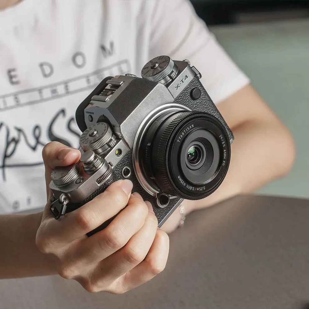 TTartisan ra mắt ống kính AF 14mm f/3.5 cho các máy APS-C, giá $129
