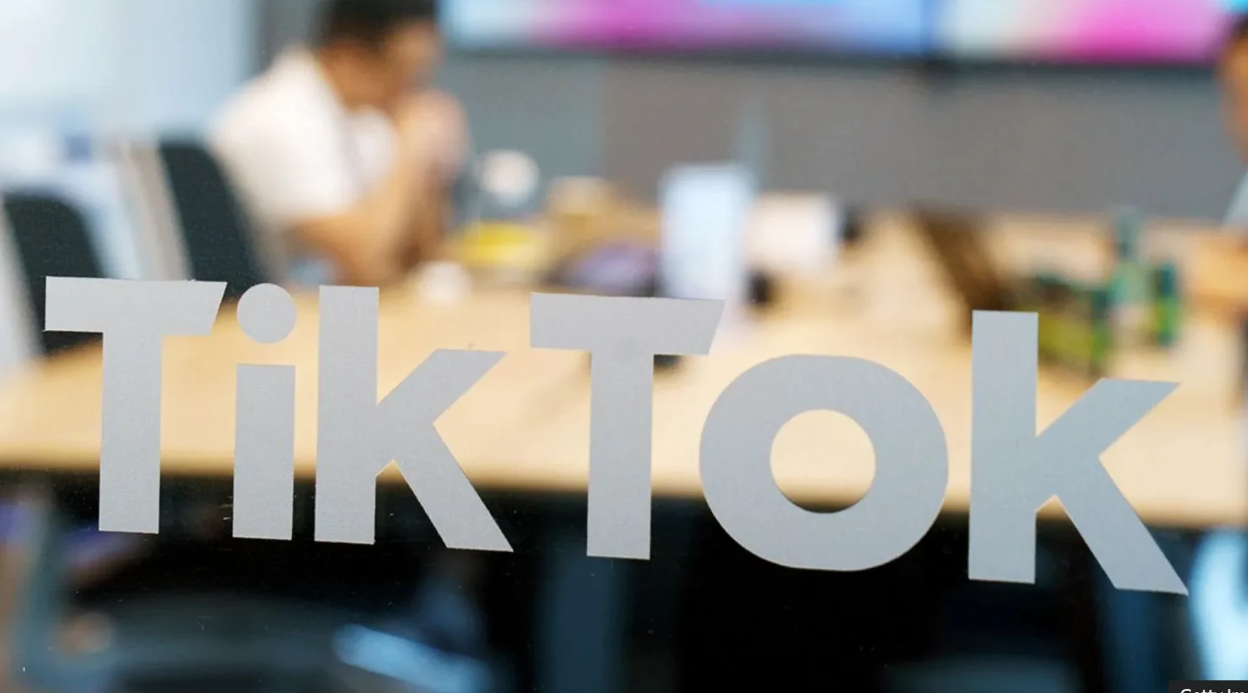 Ông Trump gia hạn lần thứ 3 để TikTok tiếp tục vận hành ở Mỹ. Kịch bản giờ sẽ ra sao?
