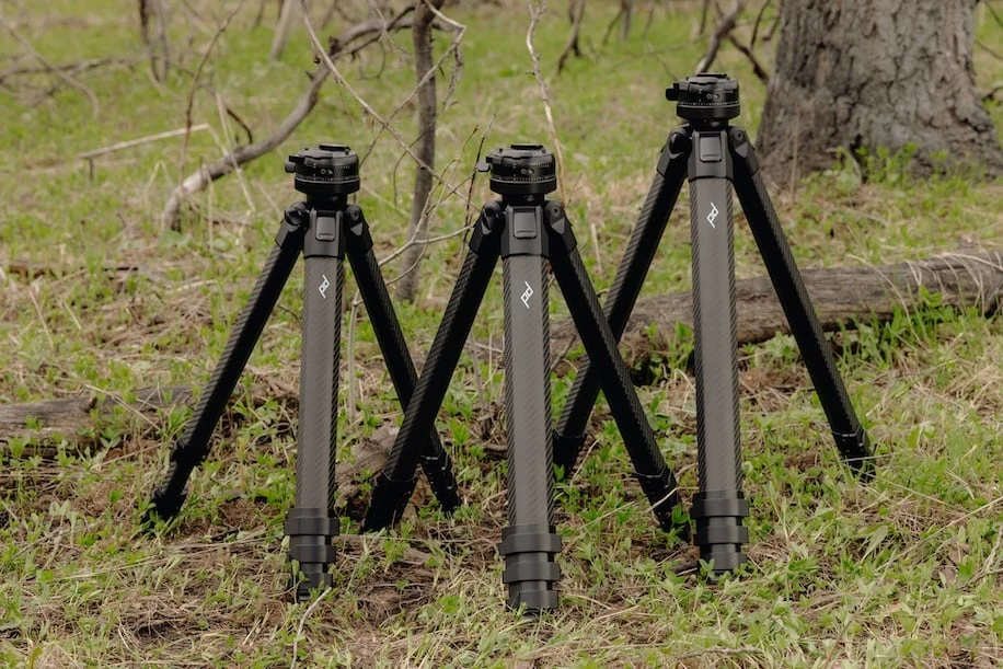 Peak Design ra mắt Pro Tripod trên kickstarster, làm từ carbon, có 3 kích cỡ, giá từ $619
