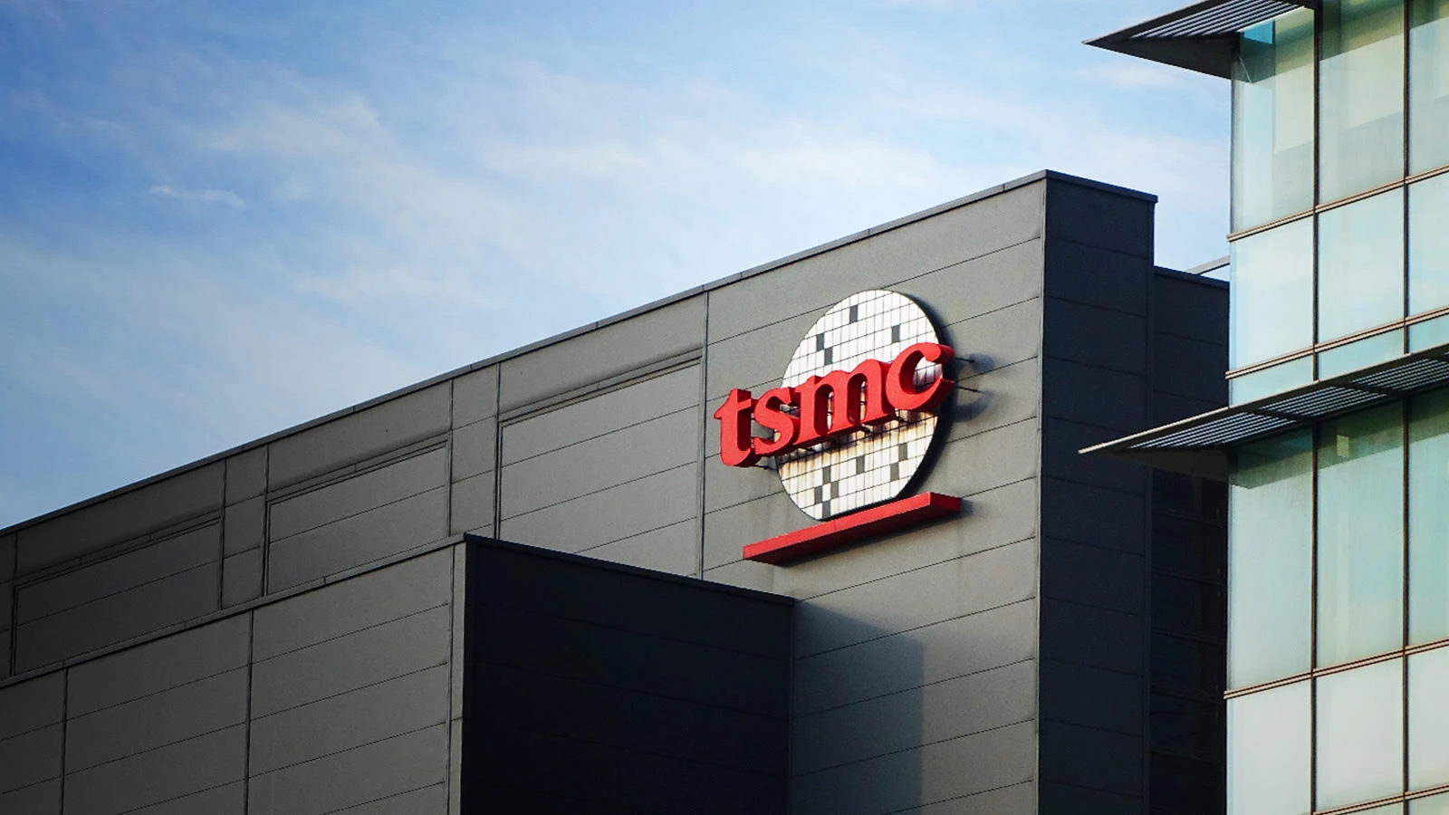 Doanh thu TSMC tháng 4 tăng 48%, vì tập đoàn nào cũng muốn tăng đơn hàng chip trước khi Mỹ tăng thuế