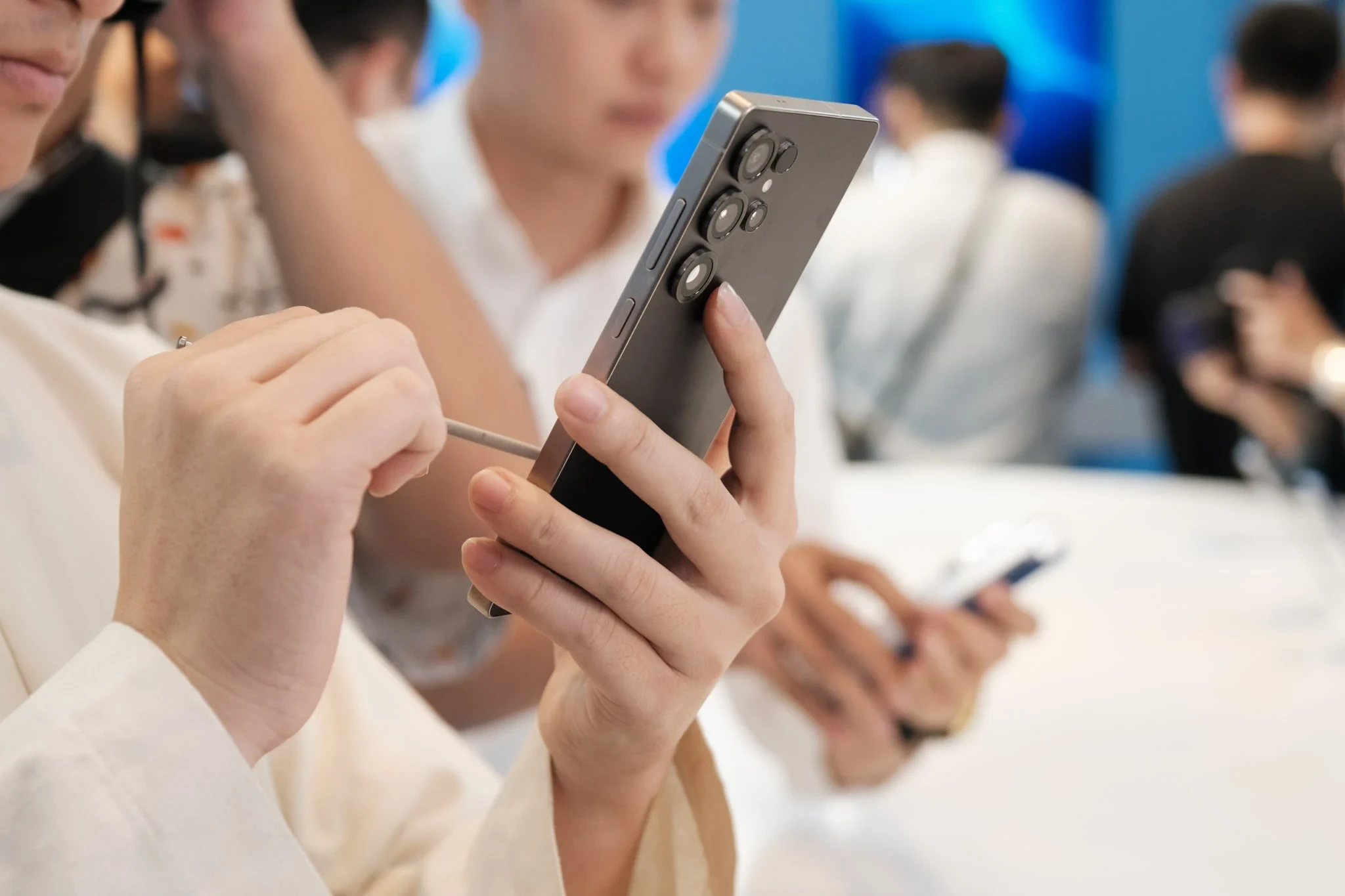 Samsung cảnh báo thuế quan Mỹ sẽ ảnh hưởng tới chip nhớ và smartphone