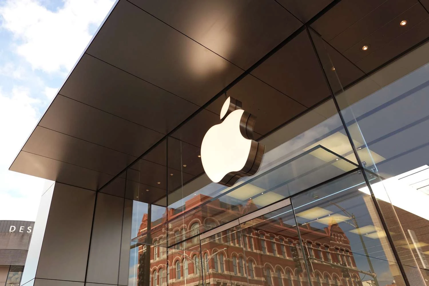 Apple đã có 133 tỷ đô la tiền mặt vào cuối quý 6, đủ để có được sự bối rối, nhưng công ty tập trung hơn vào việc mua các thực thể nhỏ hơn và ít tốn kém hơn